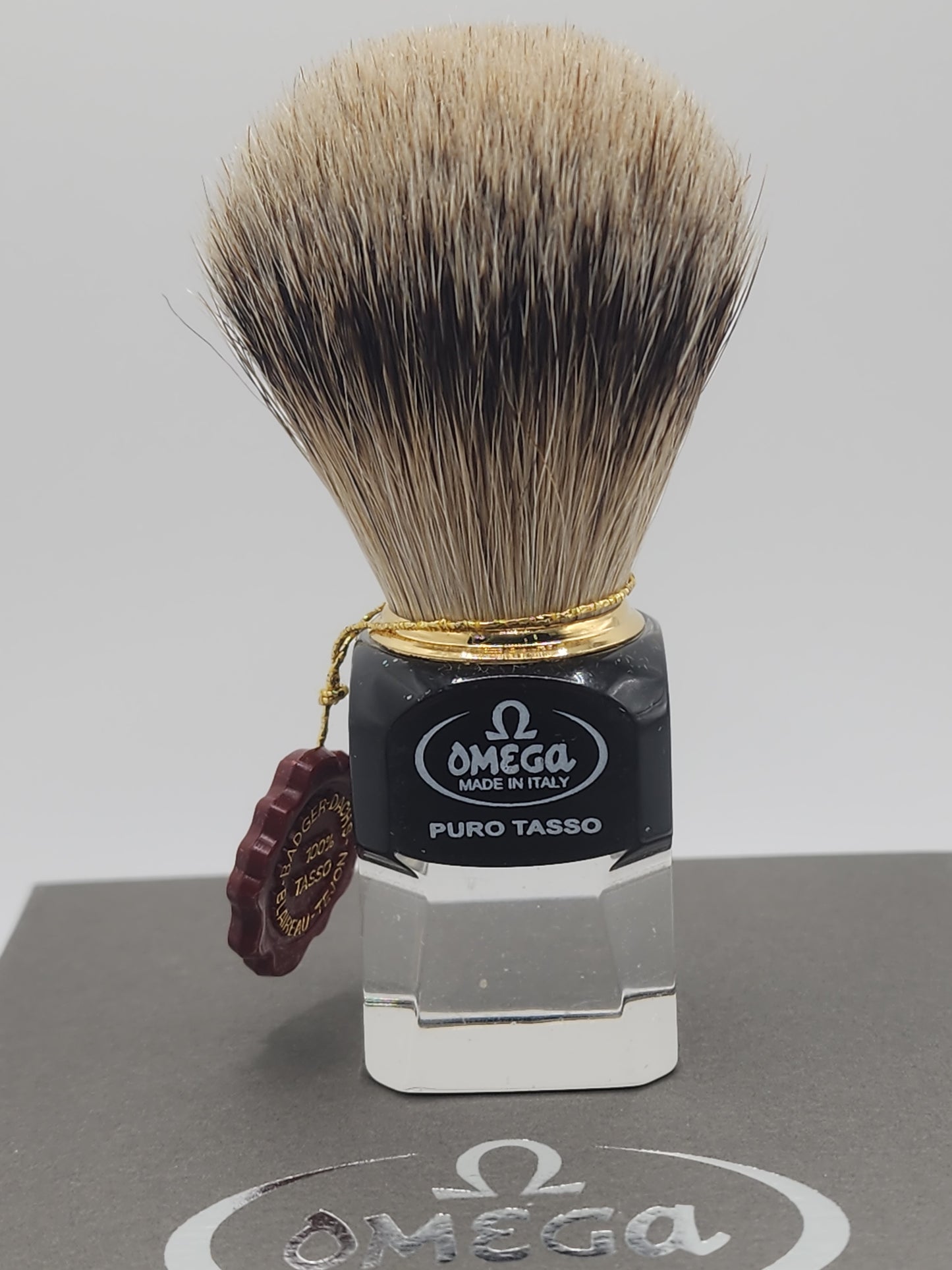 Omega 632 Silvertip Badger Hair Shaving Brush with Free Stand