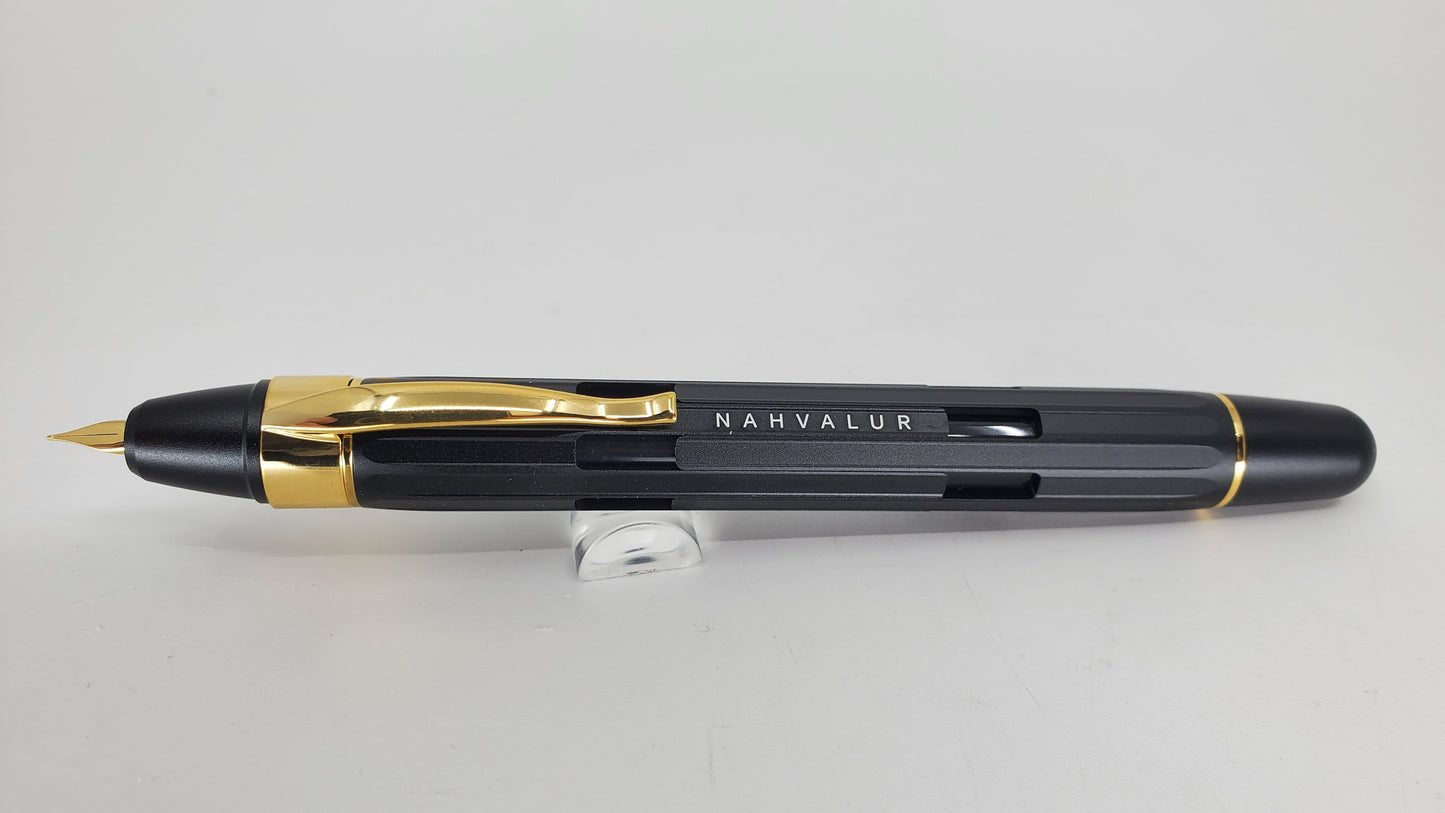 Nahvalur Eclipse Black Gold Capless Fountain Pen