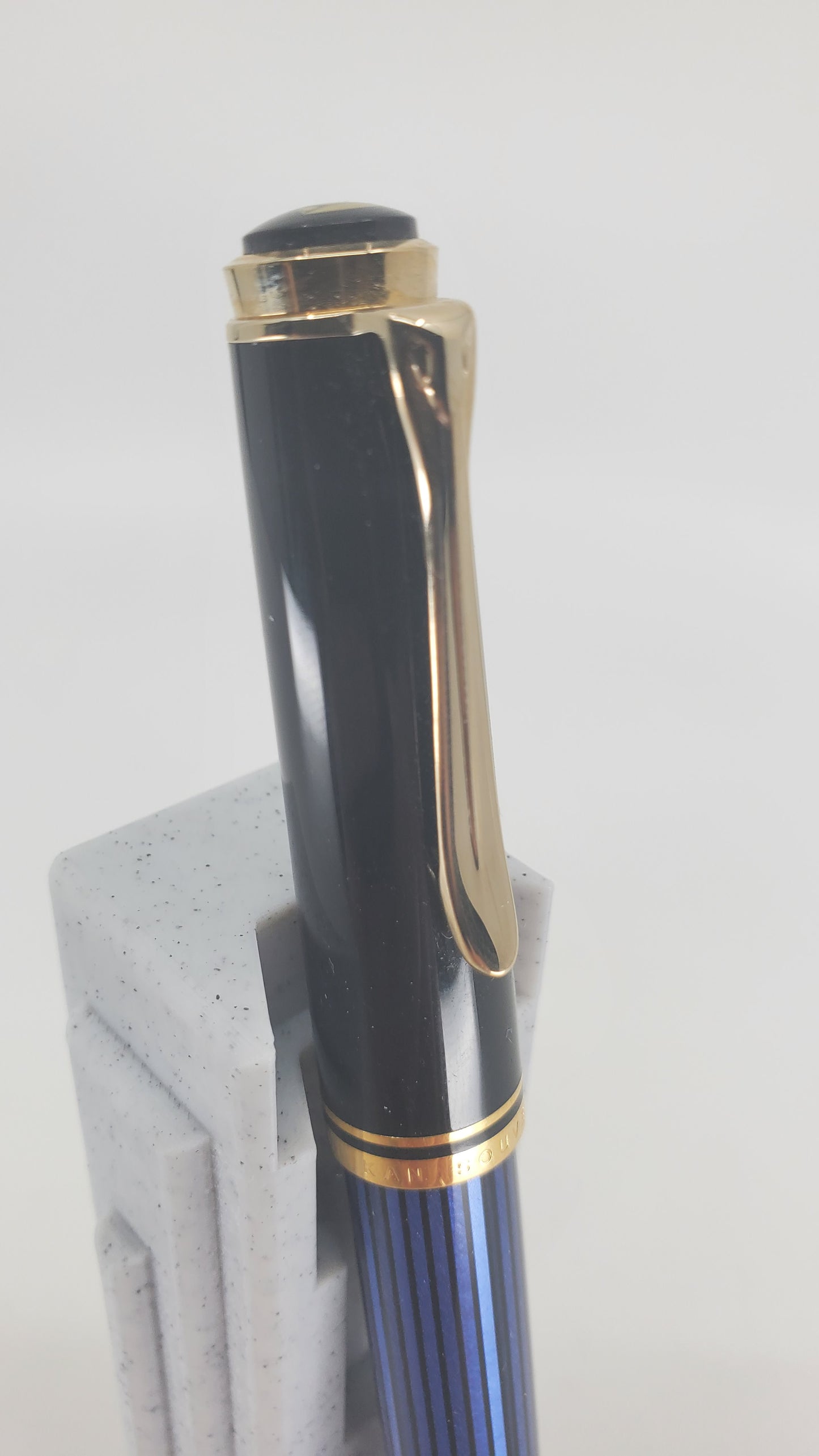 Pelikan M400 Black/Blue w/ Gold Trim Fountain Pen 14c Gold Medium Nib