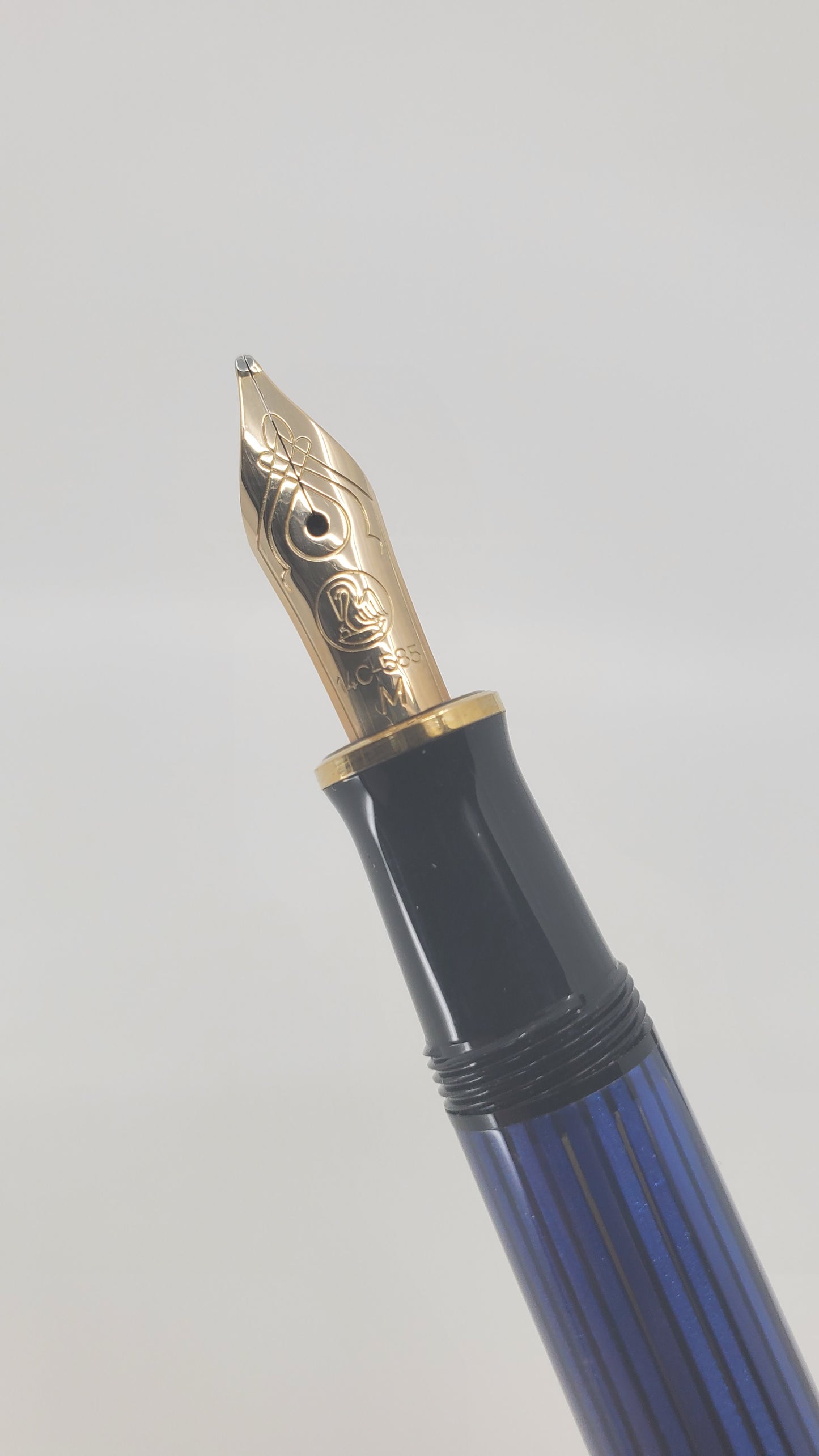 Pelikan M400 Black/Blue w/ Gold Trim Fountain Pen 14c Gold Medium Nib