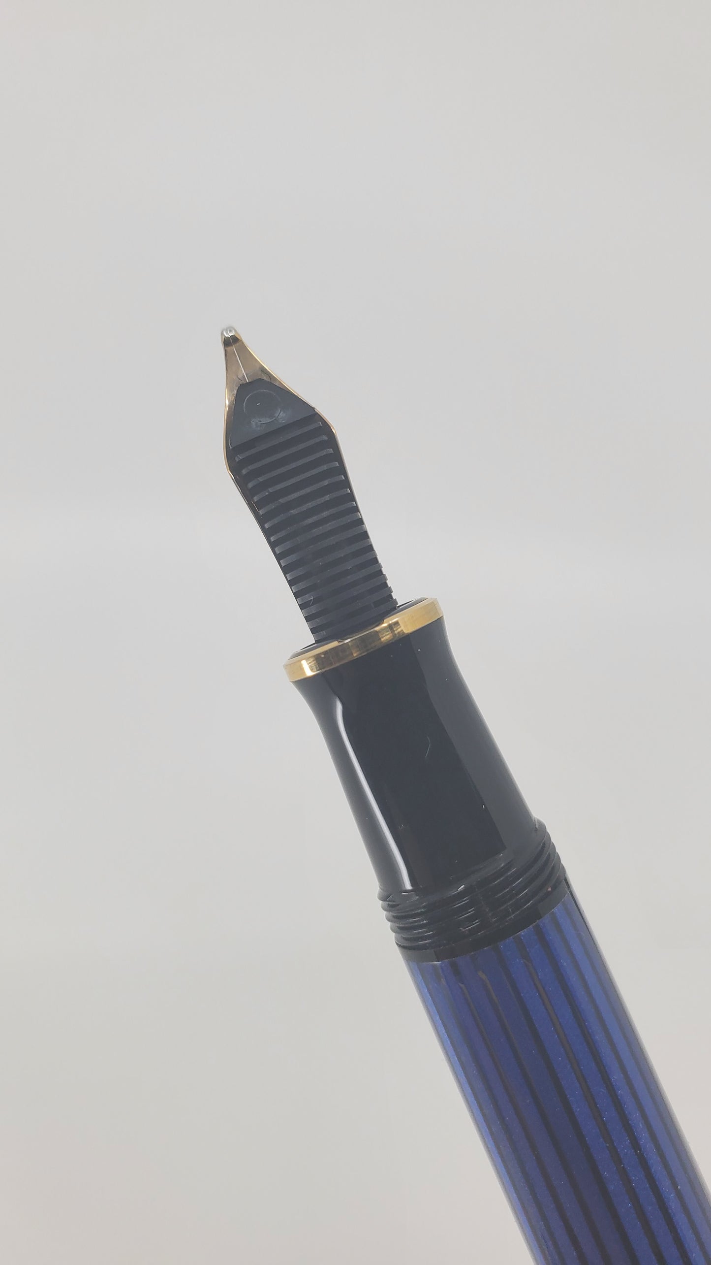 Pelikan M400 Black/Blue w/ Gold Trim Fountain Pen 14c Gold Medium Nib