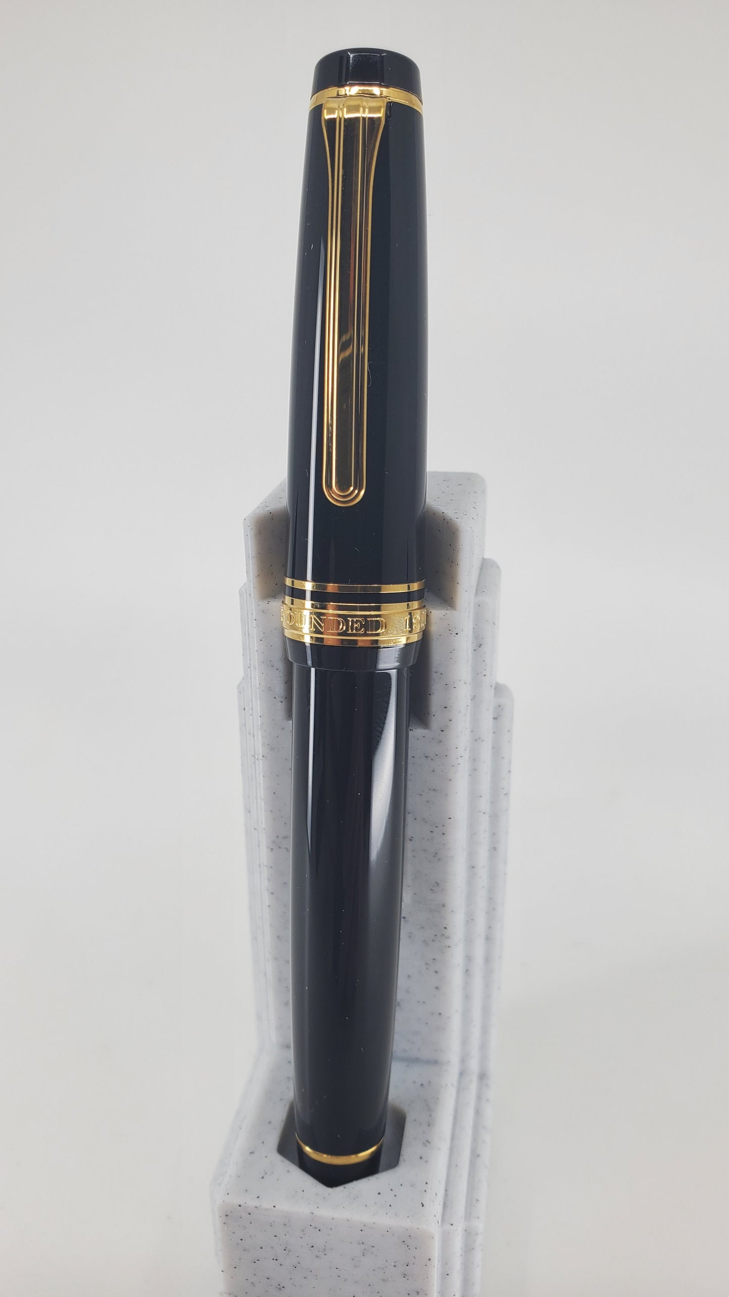 Sailor Professional Gear Black w/ Gold Fountain Pen 21k Gold Fine Nib