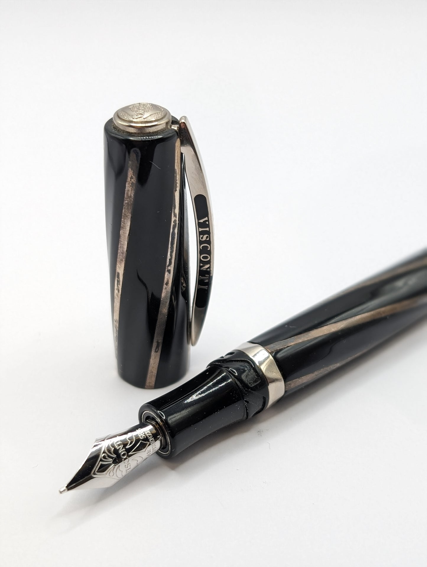 Visconti Divina Midi Black Fountain Pen