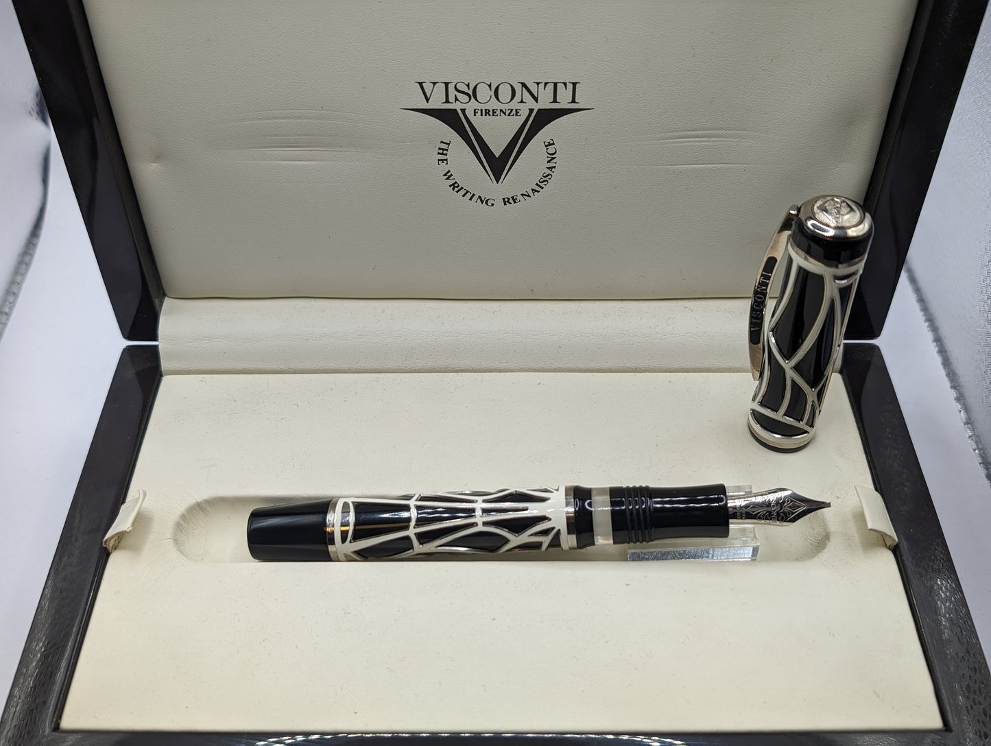 Visconti Istos Aracnis Spyder White Fountain Pen 24k 1.3 Nib Limited Edition 45 of 888